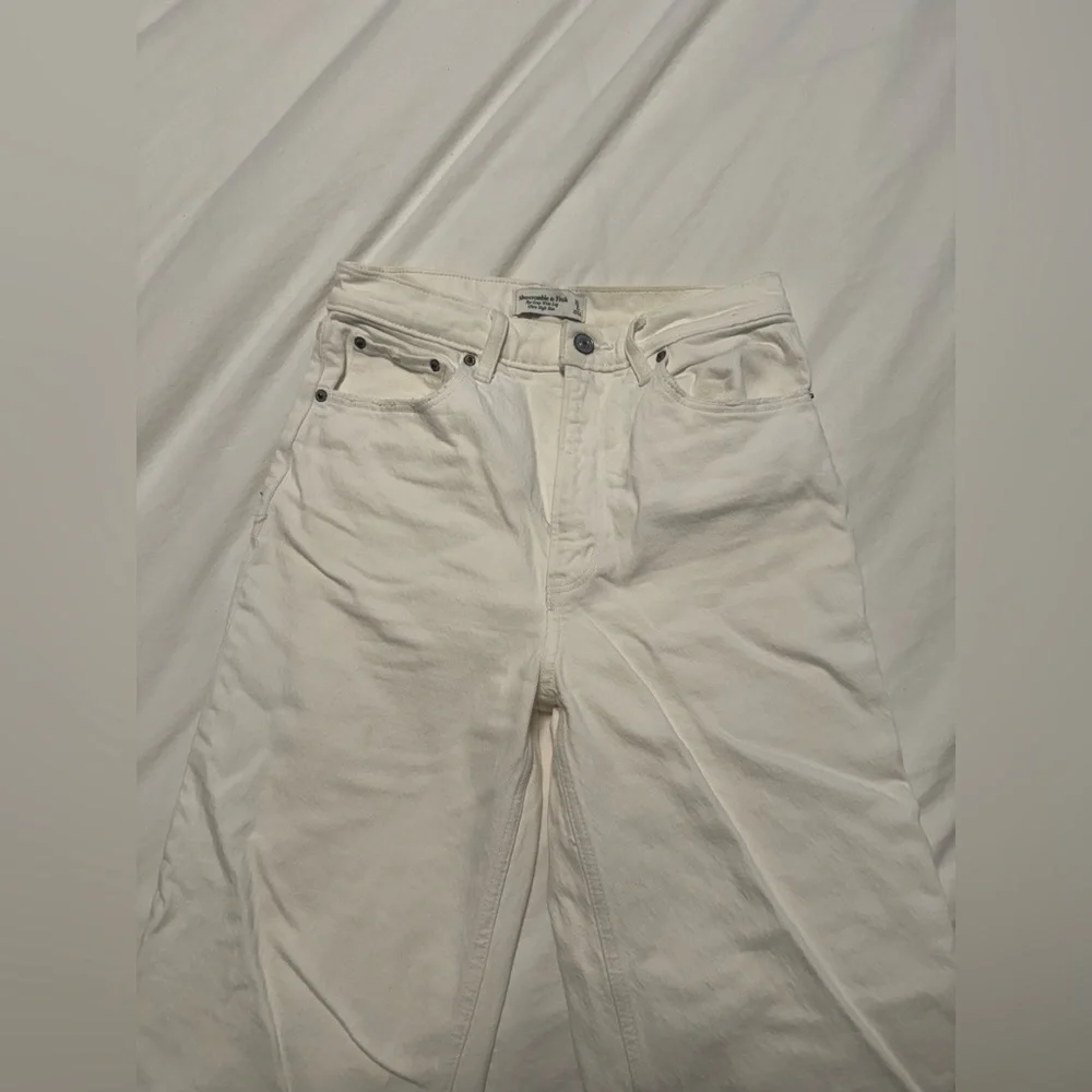 Abercrombie and fitch ultra high rise crop wide leg Jean - Picture 7 of 7